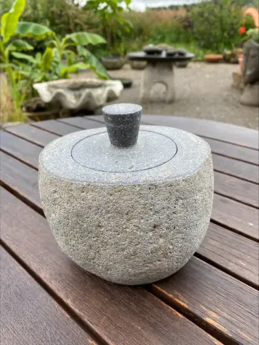 Product image of the product “Small jar with separate lid, 18cm height, riverstone ”